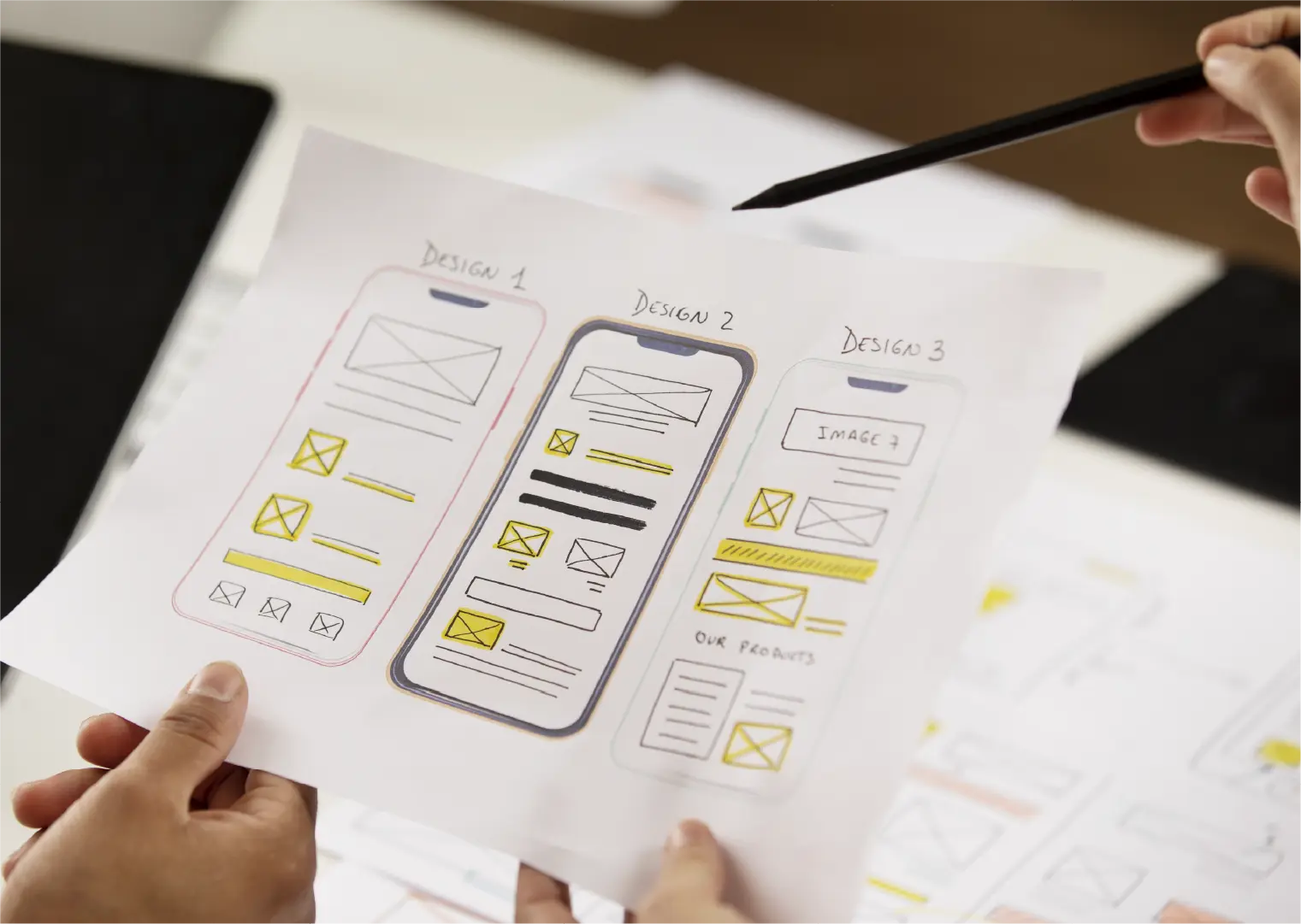Diseño de sitios web en WordPress para una PyME, visible en laptop y móvil.